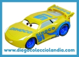 DISNEY PIXAR CARS 3 " DINOCO CRUZ " DE CARRERA GO REF / 64083 . COCHE EN ESCALA 1/43 . WWW.DIEGOCOLECCIOLANDIA.COM . TIENDA SCALEXTRIC MADRID ESPAÑA . SLOT CARS SHOP MADRID SPAIN . COCHES EN ESCALA 1/43 DE CARRERA GO .
